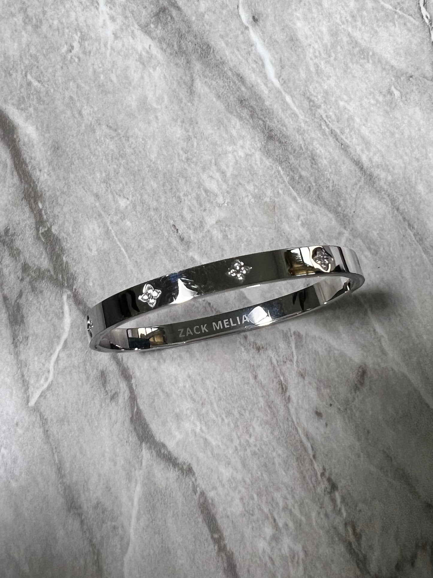 Onika Clover Bangle - Waterproof and Tarnish Free - Gold/Silver Option