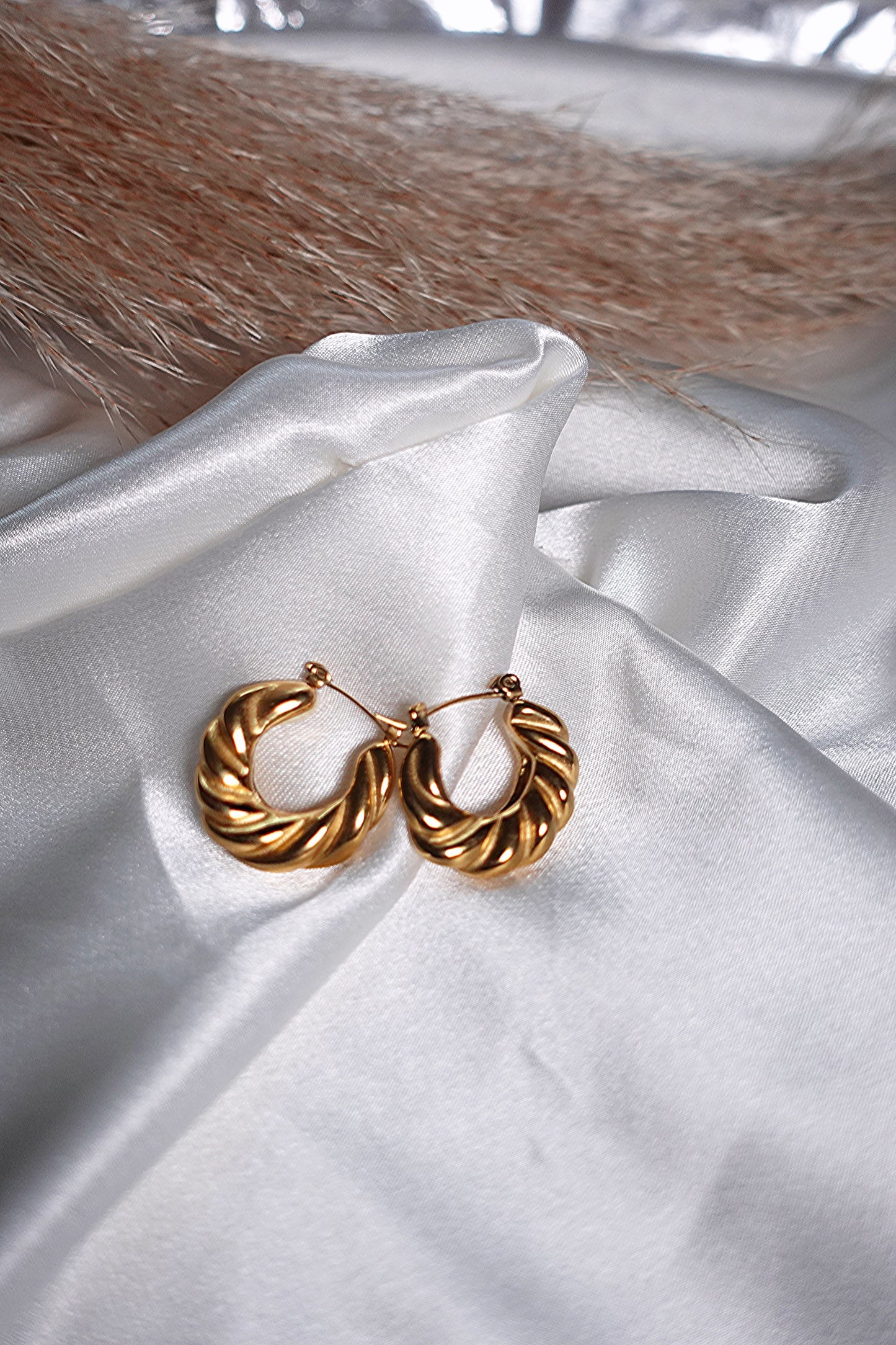 Muna Twist Hoop Earrings